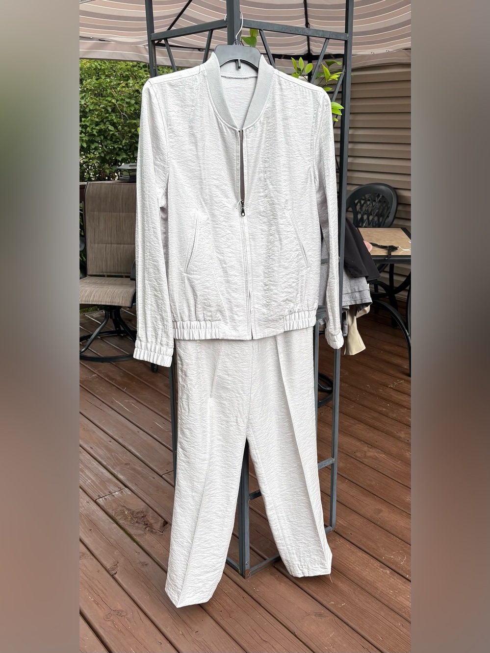 ASOS DESIGN Men’s v Suit